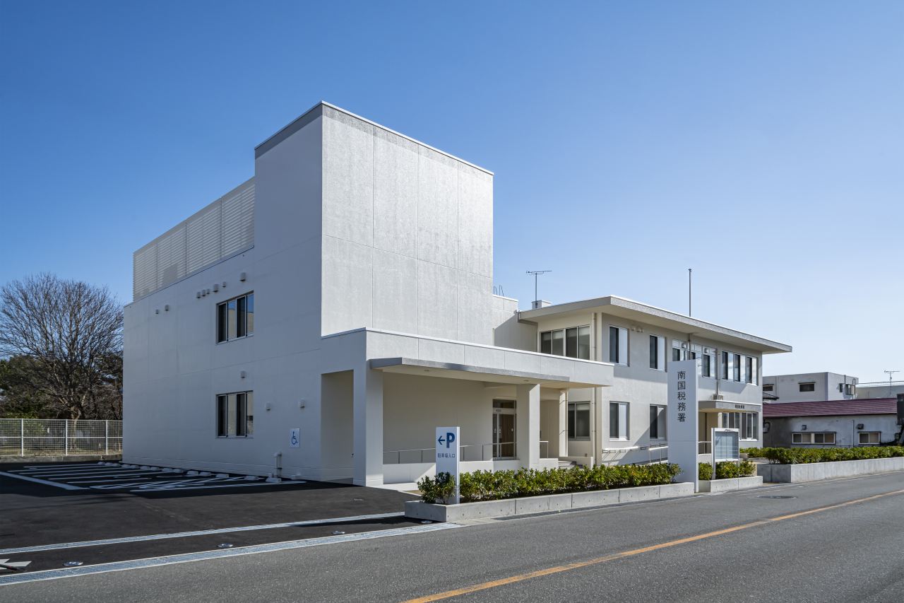 03 庁舎外観北西面