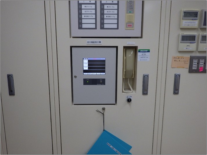 D棟1階　副指示機